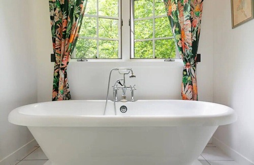 Woodstock House | Luxury Woodstock Retreat: 11 Acres of Bliss w Pool