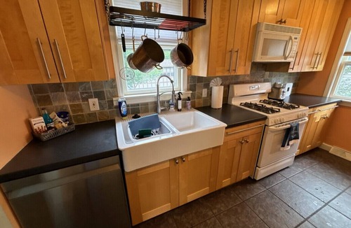 Lyndhurst House | Lyndhurst 3 BR 1 Bath Home for Monthly Rental w Smart TVs and wood flooring in quiet neighborhood