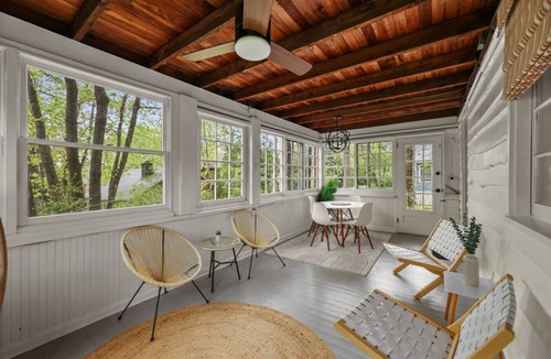 Lenox Dale House | Mac Shores | 5 min to Tanglewood ! Shared Beach