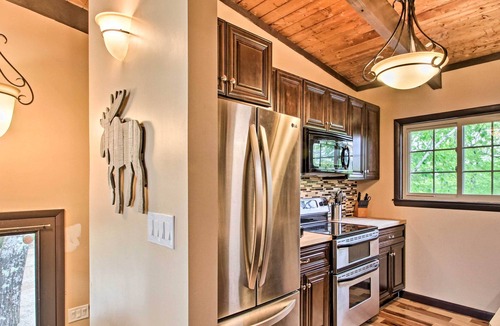 Eidelweiss Village House | Madison Home w/ Sunroom: 10-Mins to Boulder Beach!