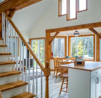 Newfane House | Magical Retreat Cottage, 15 min from Mt Snow skiing