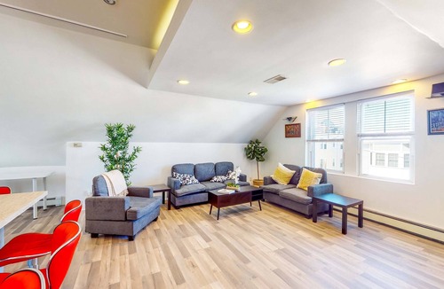 Dorchester House | Magnificent Apartment Near Bay, Loft, Dog-Friendly