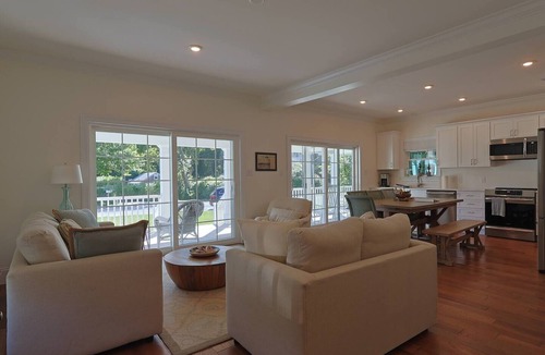 Vineyard Haven House | Main Street - Walk to Downtown Vineyard Haven!