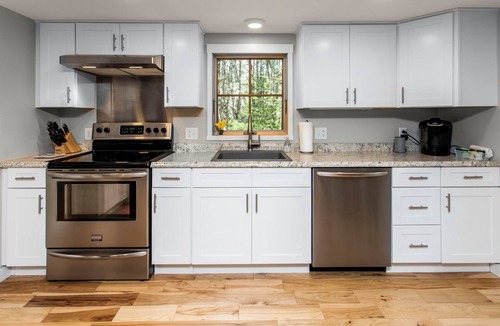 Freeport House | Maine Barn Hideaway- 2nd Floor Private Guesthouse