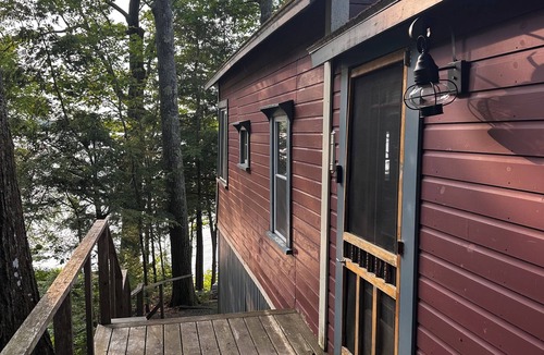 Vassalboro Cottage | Maine Cabin Master Pilot Cabin, 3-BR waterfront with spectacular sunset views