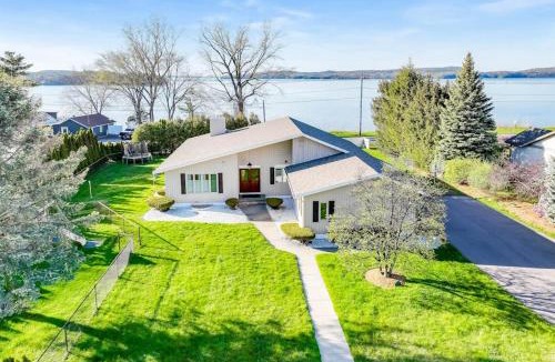 Colchester House | Malletts Bay Getaway