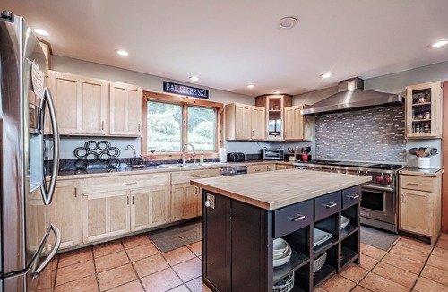Sunday River Area House | Mammoth Lodge - Heated Pool, Game Room, 8-bedroom