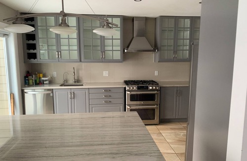Ottawa Division House | Manotick waterfront property. Walking distance to pubs restaurants. groceries.