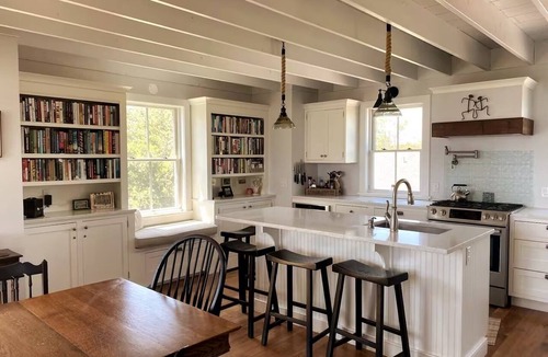 New Shoreham House | Mansion Beach Retreat Steps to Mansion Beach w/ocean views!