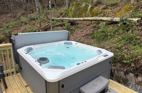 Bethel House | MapleDreams - Cozy Ski House w/Hot Tub on Wooded Lot