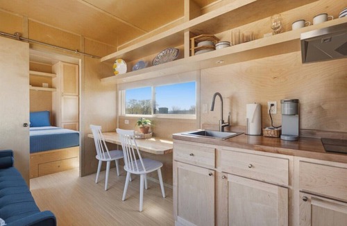 Waterford Hotel | Marina Bay Cottages