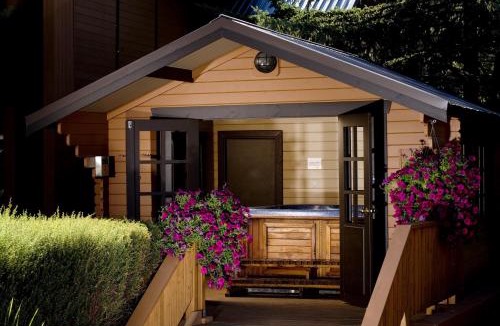 Jasper Cabin | Marmot Lodge Jasper