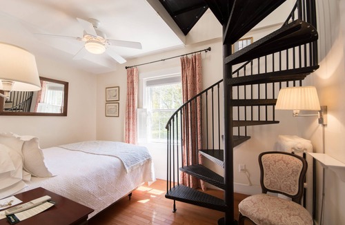 Top of the Hill Bed & Breakfast | Marshall Slocum Inn