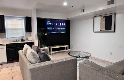 Ampere Apartment | Marvelous 2-bedroom apartment with 2 bathrooms in vibrant Newark