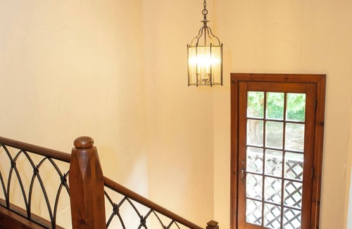 Richfield House | Marvelous lakefront 4-bedroom historical estate in Richfield with AC.