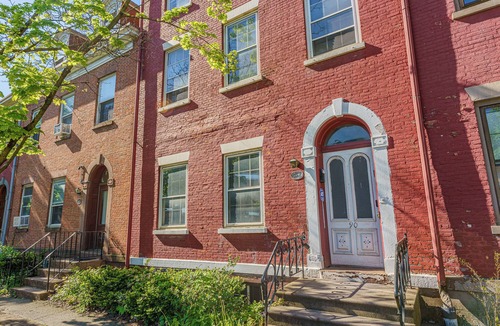 Downtown Albany House | Massive 5BD/4BA 3-Story Duplex @ Downtown Albany