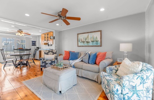 Mashpee House | Maushop Village-Exceptional 2 bedrooms, Sleeps 4, 1.5 baths, with great views