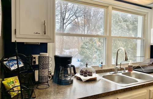 North Perry House | Melodic Forest~King Bed,Hot Tub, Forest, Rec Room, Wineries, Erie & Cleveland