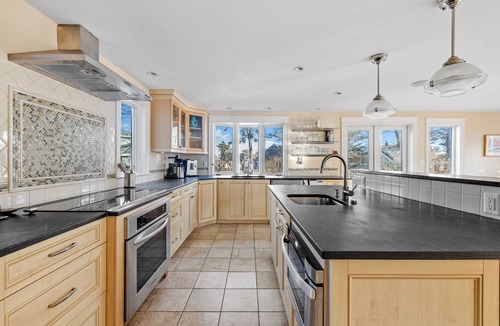 Biddeford Pool House | Mermaid House - A Sunny Seaside Escape
