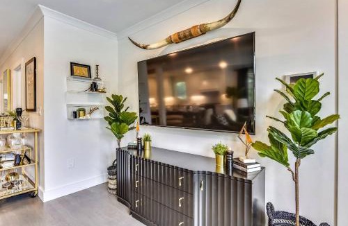 Jamaica Plain Apartment | Mid-Century Glam Retreat Near T