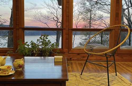 Ithaca House | Mid-Century modern Lakeview Stay