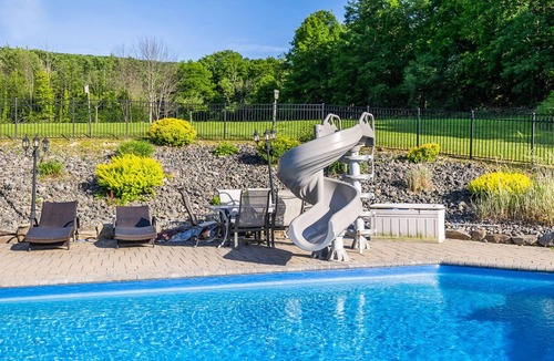 Monroe House | Mid-Hudson Estate on 11 acres with pool
