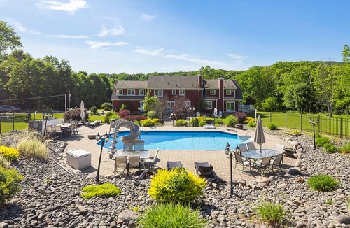 Monroe House | Mid-Hudson Estate on 11 acres with pool