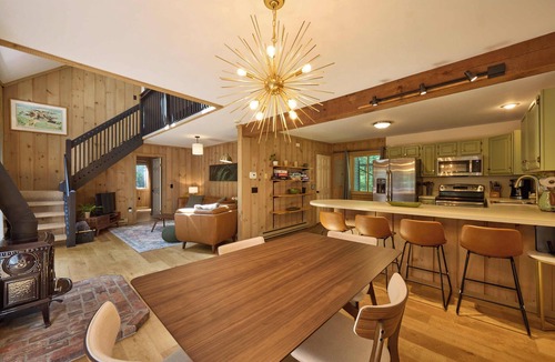 Wilmington Ski Chalet | Mid-mod Vermont Dream Chalet near Lake & Skiing in Wilmington w/AC & Clubhouse