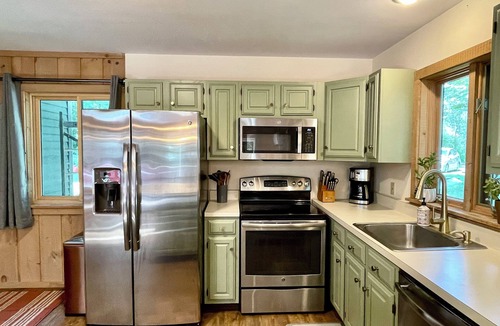 Wilmington Ski Chalet | Mid-mod Vermont Dream Chalet near Lake & Skiing in Wilmington w/AC & Clubhouse