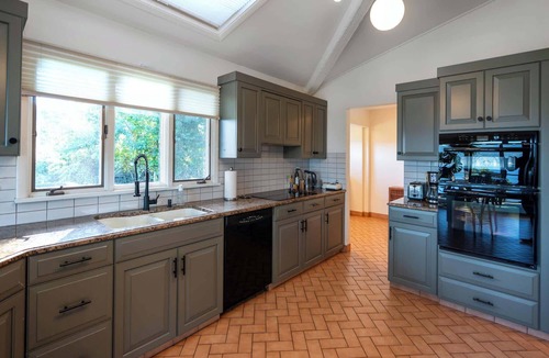 Balmville House | Midcentury Wow! River views, Heated Pool & Hot Tub