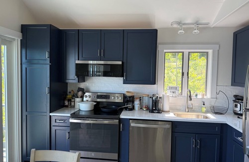 Round Pond Cottage | Midcoast Maine beauty, enjoy waterfront 2-bedroom cottage on Muscongus bay.