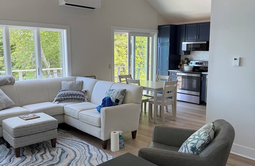 Round Pond Cottage | Midcoast Maine beauty, enjoy waterfront 2-bedroom cottage on Muscongus bay.
