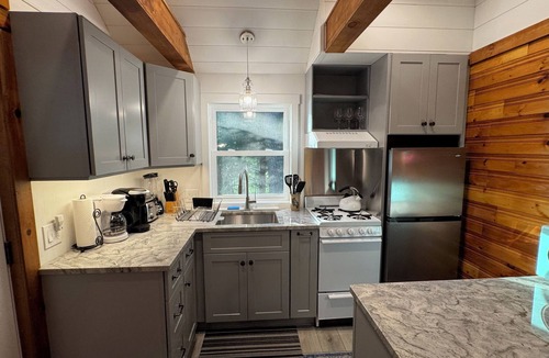 Waldoboro Cottage | Midcoast Maine Lakefront Cottage in the Woods