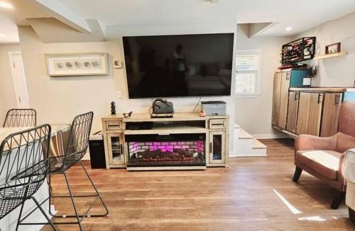 Newport East Apartment | Middletown Modern Townhouse