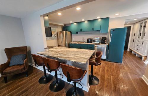 Newport East Apartment | Middletown Modern Townhouse