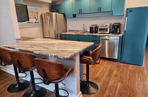 Newport East Apartment | Middletown Modern Townhouse