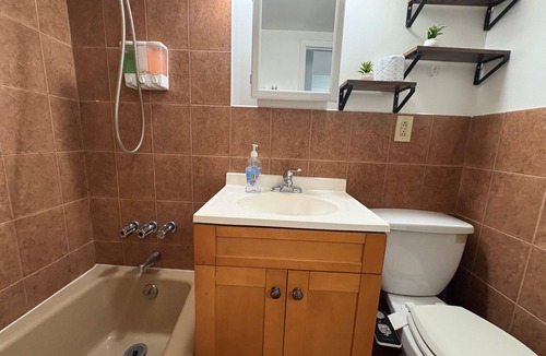 Midtown Apartment | Midtown Manhattan Gem Near Macy’s, Empire State & Subway