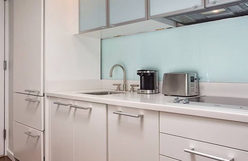 Midtown East Resort | Midtown NYC Studio at Wyndham Midtown 45 – Steps to Grand Central & Fifth Ave