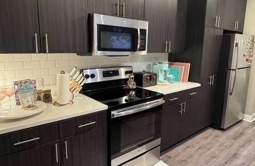 South Hills Apartment | Mins to PIT air. Walk to Dining & Shops across the street. Stadiums 18 mins