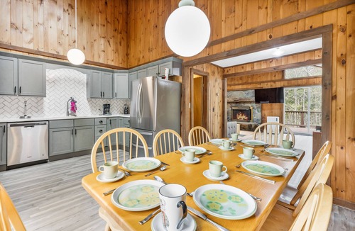 West Dover Ski Chalet | Minutes from gorgeous Mount Snow: Chalet with Hot Tub, Sauna, Game Room