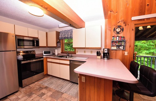 Eidelweiss Village House | Minutes to Beach Pet Friendly House w Firepit, Grill, 2 Kayaks + Screen Porch