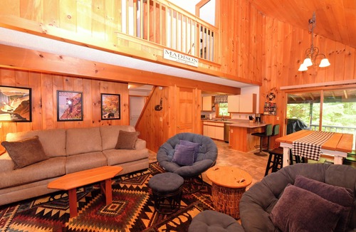 Eidelweiss Village House | Minutes to Beach Pet Friendly House w Firepit, Grill, 2 Kayaks + Screen Porch