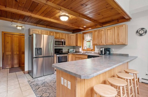 Woodstock House | Mirror Lake Retreat- Firepit- Game Room & Mtn View