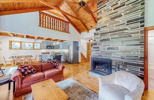 Franconia House | Mittersill Village Gem | House in Franconia with balcony, fireplace, & dogs ok