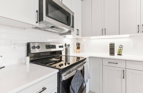 Northern Liberties Apartment | Modern 1-BD w/King Bed - Pier and Harbor Views! - Near Old City