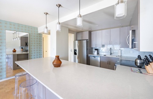 Prudential - St. Botolph Apartment | Modern 1 Bed Apartment in Central Back Bay, Boston