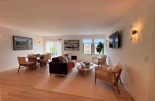 Greenwich Apartment | Modern 1-bedroom apartment in Greenwich with patio and gym
