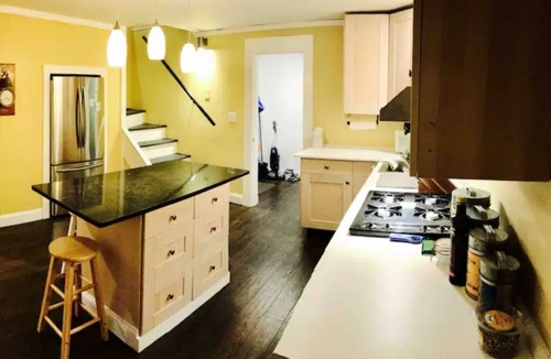 Off Broadway Cottage | Modern 1860s Newport Cottage (1 month)