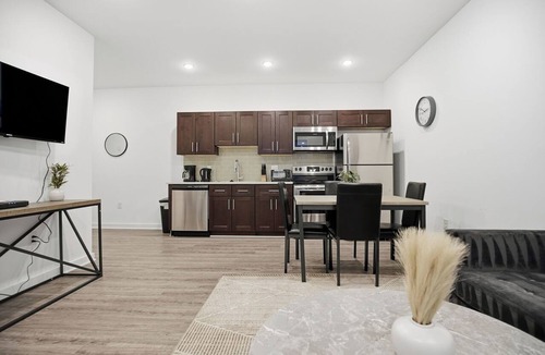 Fairmount Apartment | Modern 1BR/1BA unit at Fairmount Square