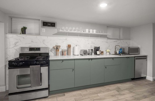 The Heights Apartment | Modern 1BR Gem | Queen Bed | Fast NYC Access